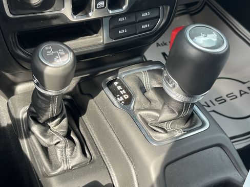 Used 2024 Jeep Wrangler High Altitude image 28