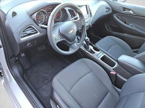Used 2019 Chevrolet Cruze LT w/ Convenience Package image 9