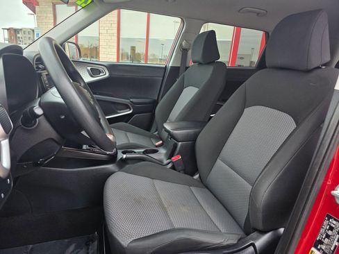 Used 2022 Kia Soul LX w/ Technology Package image 10