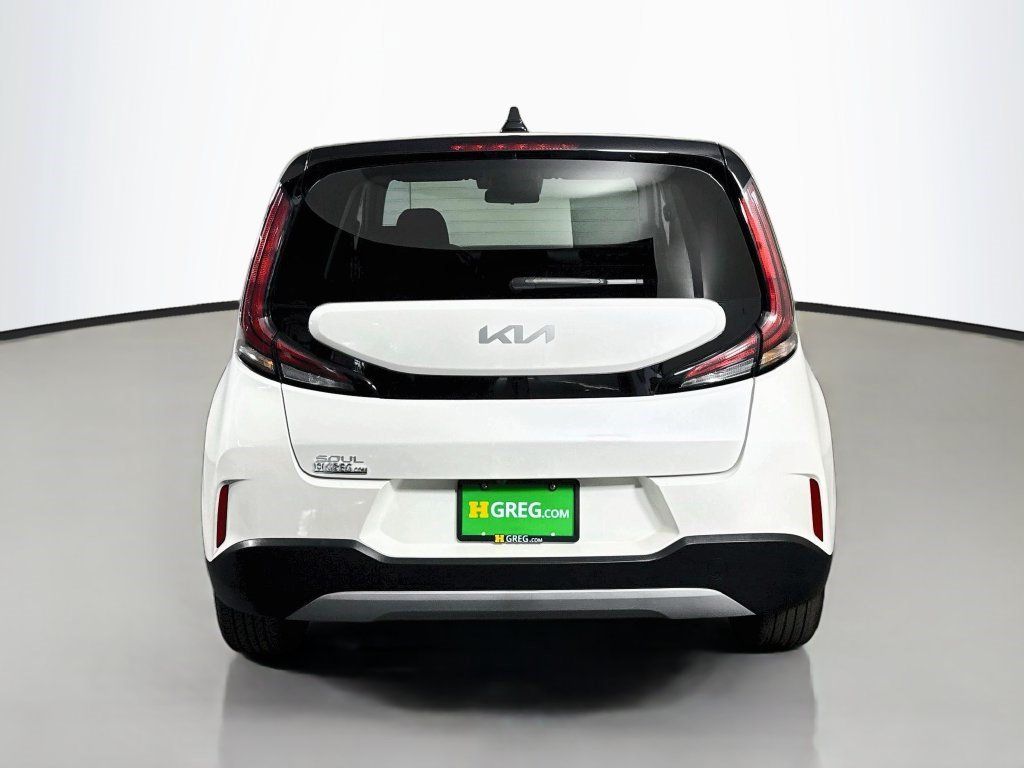 Used 2025 Kia Soul LX FWD image 8