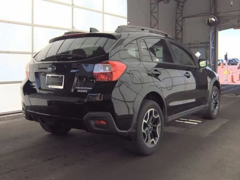 Used 2017 Subaru Crosstrek 2.0i Limited w/ Popular Package #2 AWD/4WD image 2