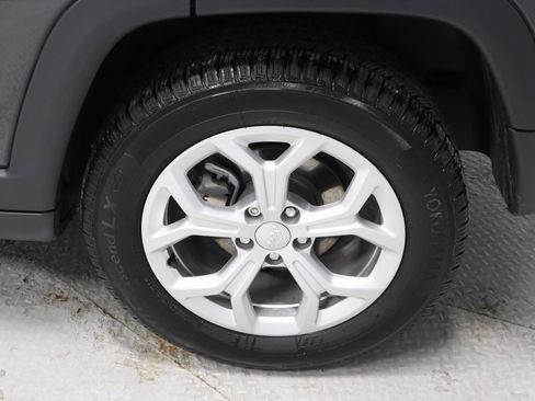 Used 2024 Jeep Compass Latitude image 18