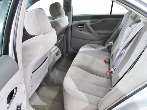 Used 2010 Toyota Camry SE image 16