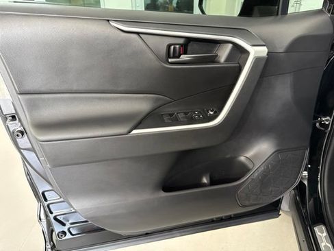 Used 2022 Toyota RAV4 LE AWD/4WD image 19