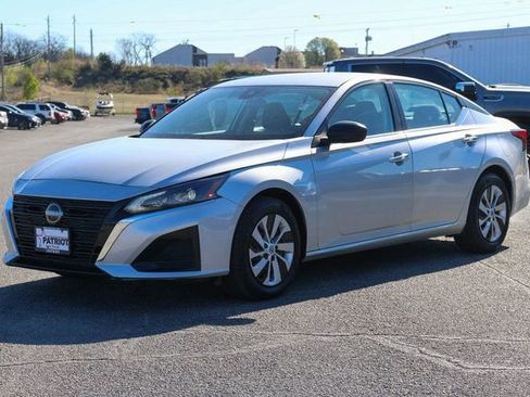 Used 2024 Nissan Altima 2.5 S FWD image 6