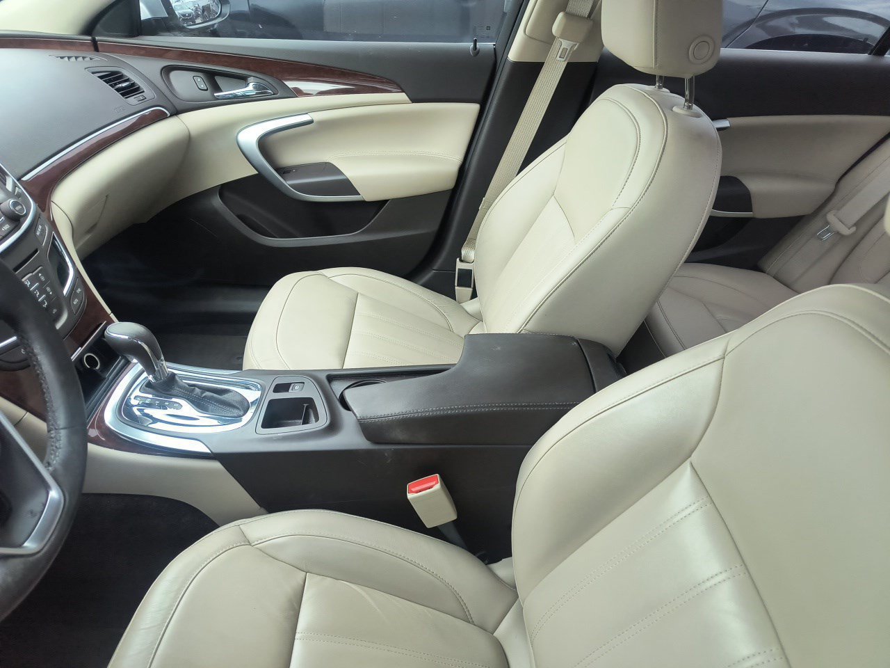Used 2017 Buick Regal Sport Touring FWD image 3