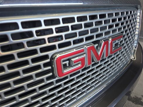 Used 2017 GMC Yukon Denali w/ Open Road Package image 18