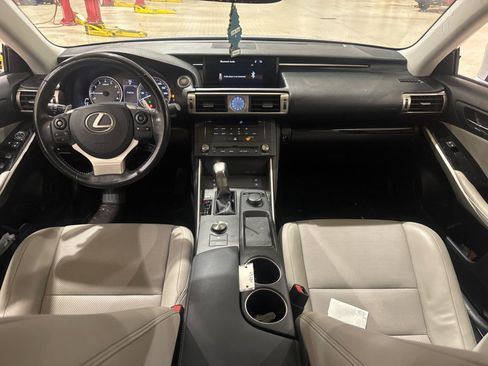 Used 2016 Lexus IS 200t w/ Premium Package RWD image 6
