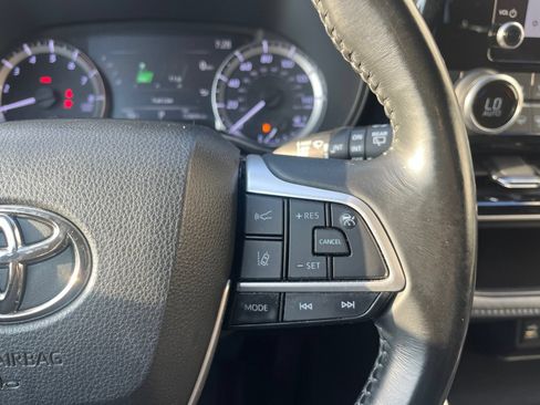 Used 2023 Toyota Highlander LE AWD/4WD image 23