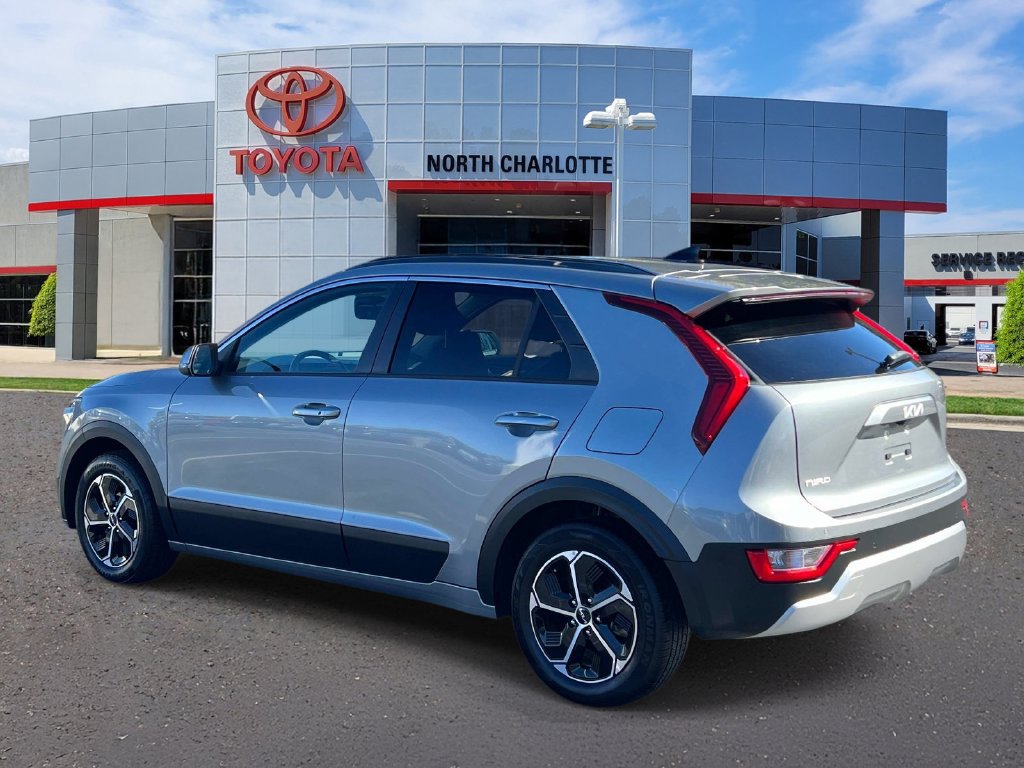 Used 2023 Kia Niro EX FWD image 6