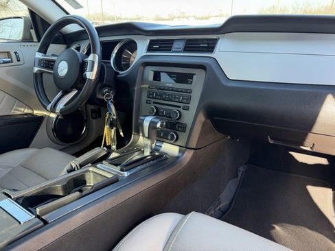 Used 2010 Ford Mustang V6 image 10