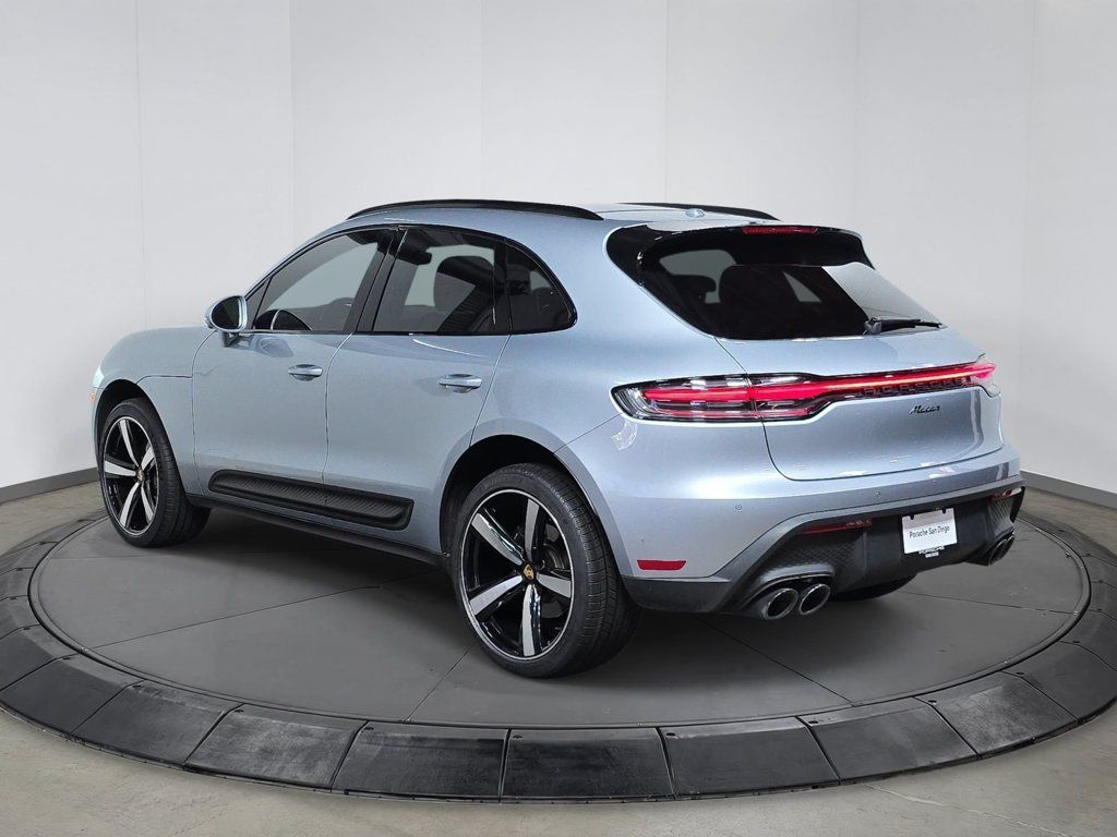 Certified 2023 Porsche Macan AWD/4WD image 3