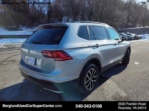 Used 2021 Volkswagen Tiguan SE w/ Panoramic Sunroof Package image 4