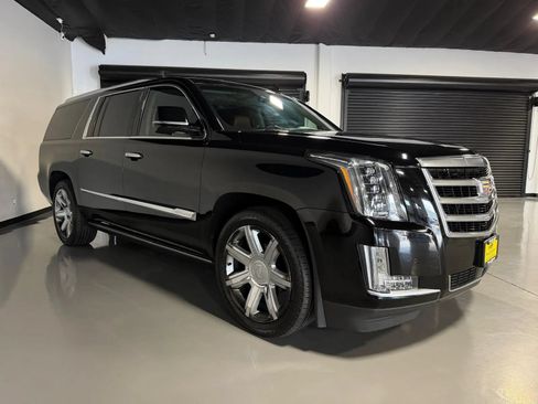 Used 2015 Cadillac Escalade ESV Premium AWD/4WD image 3