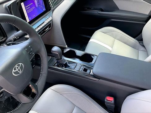 Used 2026 Toyota Camry SE w/ Convenience Package FWD image 17