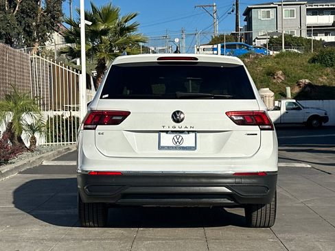 Certified 2022 Volkswagen Tiguan SE w/ Panoramic Sunroof Package image 6