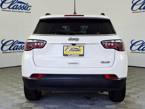 Used 2018 Jeep Compass Latitude w/ Popular Equipment Group FWD image 4
