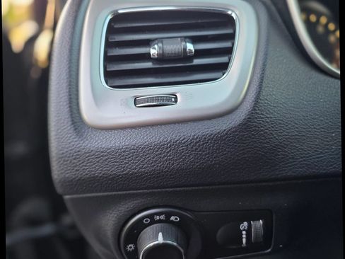 Used 2018 Jeep Compass Sport FWD image 17