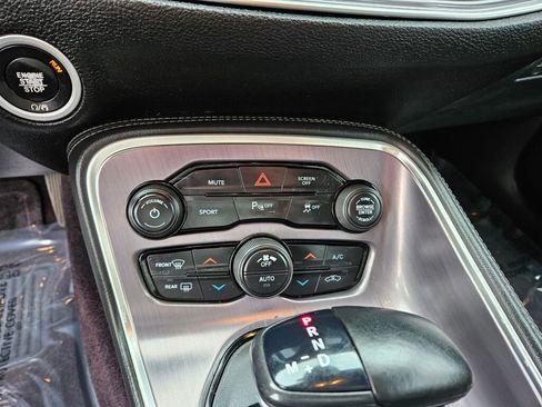 Used 2017 Dodge Challenger R/T w/ Driver Convenience Group image 6