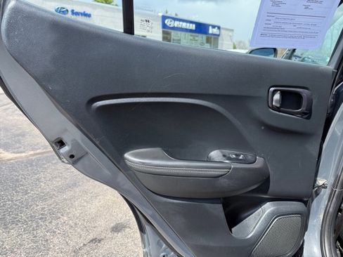 Certified 2023 Hyundai Venue Limited w/ Cargo Package FWD image 24