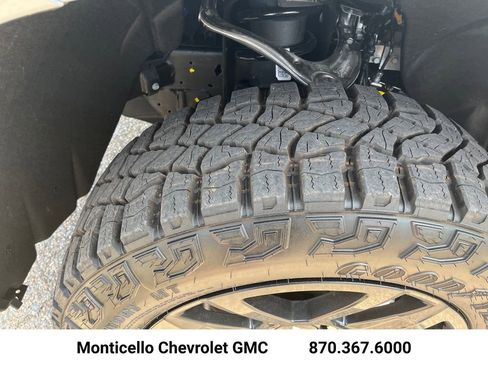 New 2026 Chevrolet Silverado 1500 Custom Trail Boss w/ Dark Appearance Package image 29