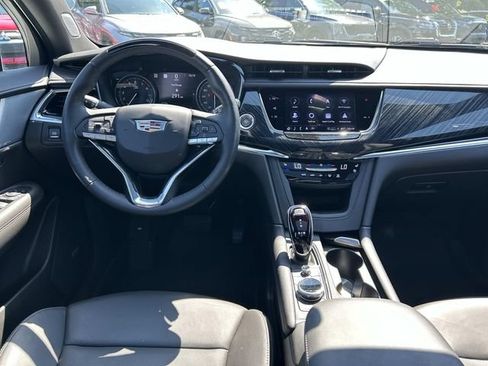 Used 2023 Cadillac XT6 Premium Luxury w/ Technology Package AWD/4WD image 17