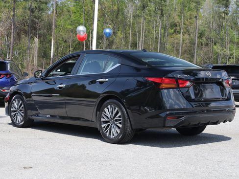 Used 2024 Nissan Altima 2.5 SV image 3