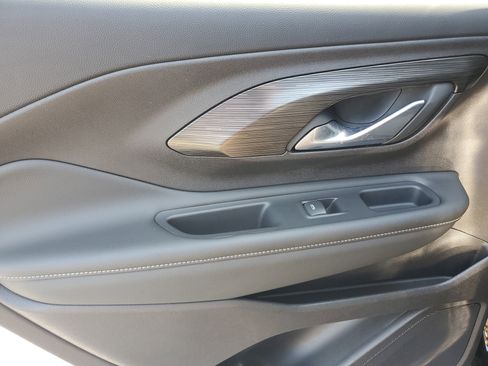 Used 2024 GMC Terrain SLT image 14