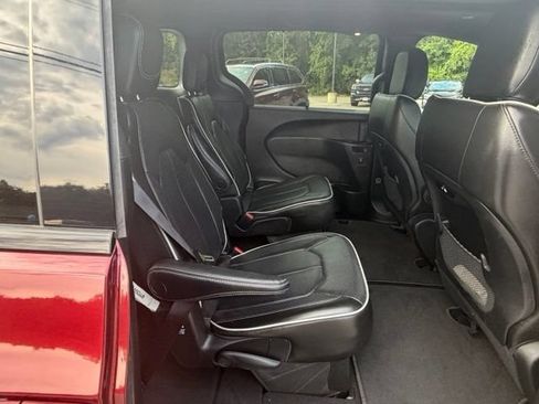 Used 2022 Chrysler Pacifica Limited w/ S Appearance Package FWD image 25