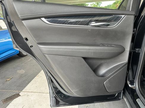 Used 2022 Cadillac XT6 Premium Luxury FWD image 25