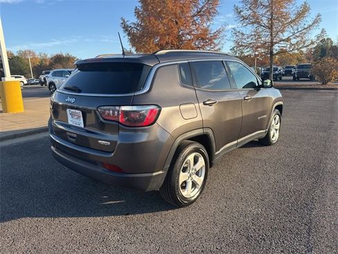 Used 2019 Jeep Compass Latitude image 3