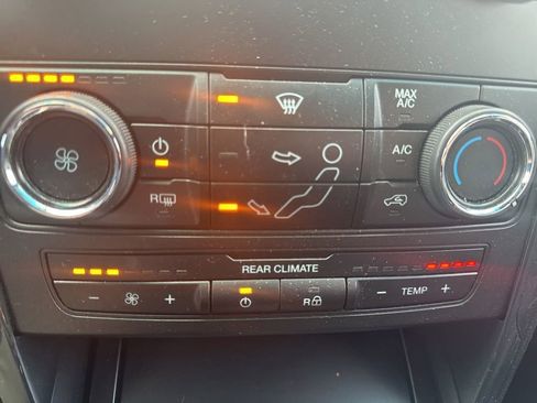 Used 2018 Ford Explorer XLT image 21