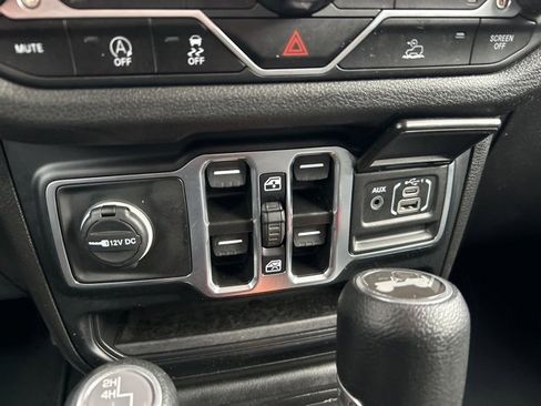 Used 2024 Jeep Wrangler Sport S image 29