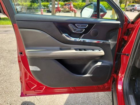 Certified 2023 Lincoln Corsair FWD image 14