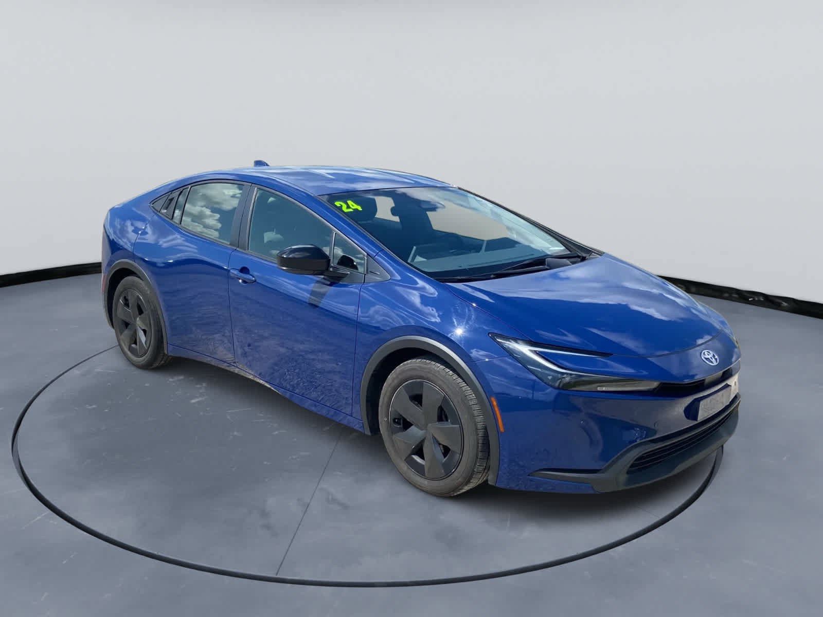 Used 2024 Toyota Prius LE FWD image 3