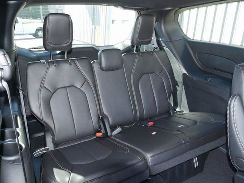 New 2026 Chrysler Pacifica Select image 24