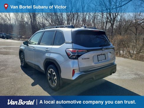 Used 2025 Subaru Forester Premium image 3