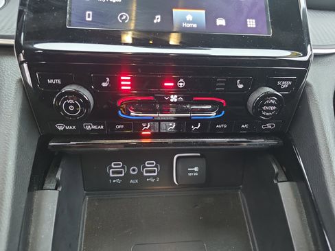 Used 2023 Jeep Grand Cherokee L Laredo image 27