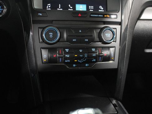 Used 2018 Ford Explorer XLT w/ Equipment Group 202A image 16