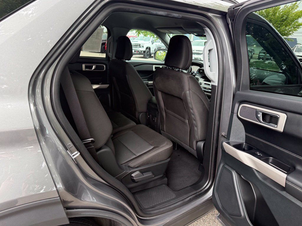 Used 2024 Ford Explorer XLT AWD/4WD image 15