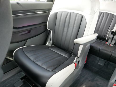 Certified 2024 Kia EV9 GT-Line AWD/4WD image 12