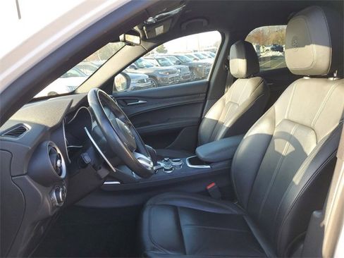 Used 2022 Alfa Romeo Stelvio Sprint image 5