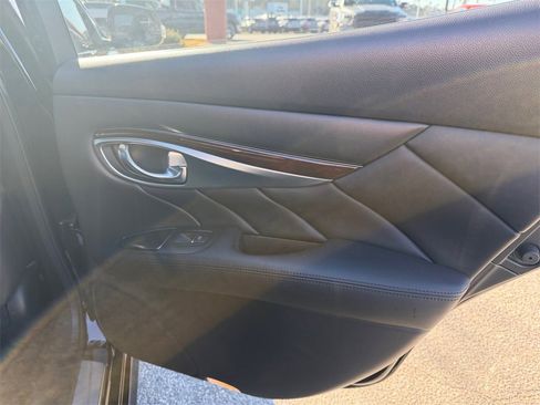 Used 2019 INFINITI Q70 Luxe w/ Sport Package image 20