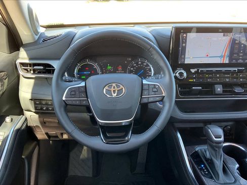 Used 2021 Toyota Highlander Platinum FWD image 6