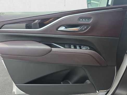 Certified 2023 Cadillac Escalade Premium Luxury Platinum w/ LPO, Radiant Package AWD/4WD image 30