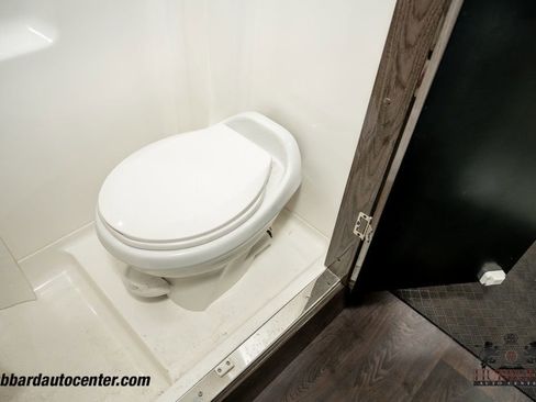 Used 2018 Mercedes-Benz Sprinter 3500 image 28