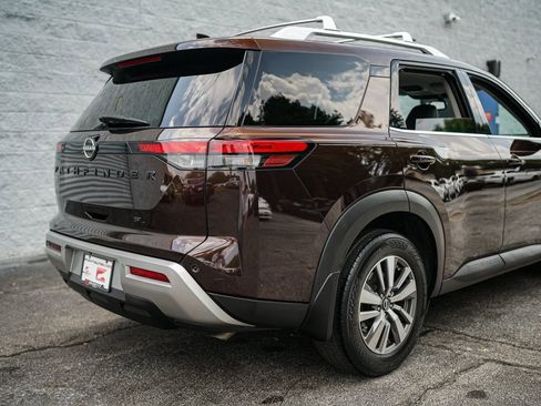 Used 2022 Nissan Pathfinder SL w/ SL Black Package image 14