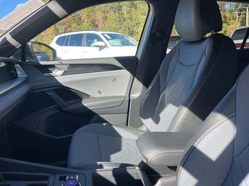 New 2026 Volkswagen Tiguan SE R-Line image 9