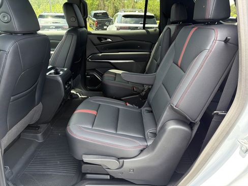 New 2026 Chevrolet Traverse RS w/ LPO, Floor Liner Package FWD image 22