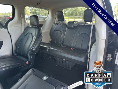 Used 2024 Chrysler Pacifica Touring-L FWD image 15